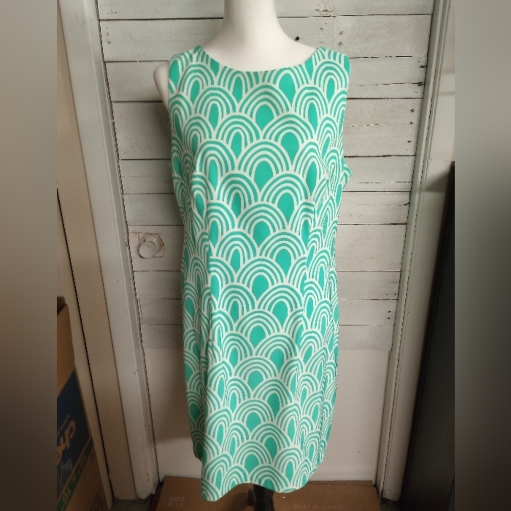 Elegant Green Patterned Dress
